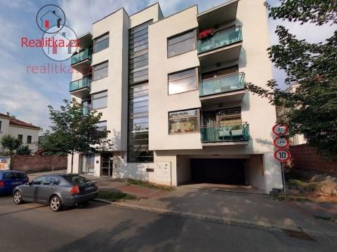 Prodej garážového stání, Brno, 18 m2