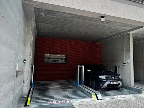 Pronájem garážového stání, Chrudim, Poděbradova, 18 m2