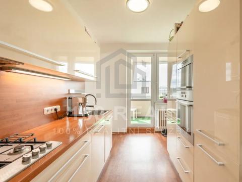 Pronájem bytu 3+1, Hradec Králové, Na Občinách, 86 m2