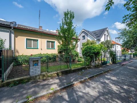 Prodej rodinného domu, Praha - Dolní Chabry, Obslužná, 100 m2