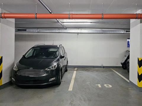 Pronájem garážového stání, Praha - Stodůlky, Toufarova, 12 m2
