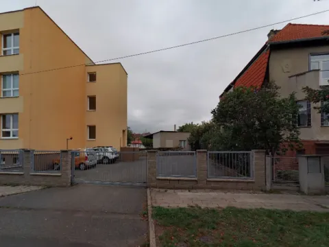 Pronájem garážového stání, Žatec, Otokara Březiny, 15 m2