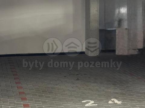Pronájem garážového stání, Olomouc, Schweitzerova, 16 m2