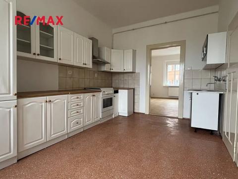 Prodej bytu 2+1, Kladno, Poštovní náměstí, 63 m2