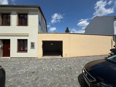 Pronájem garáže, Kroměříž, Tylova, 19 m2