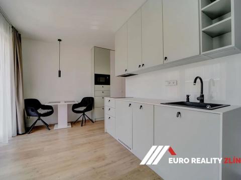 Pronájem bytu 1+kk, Zlín, Sadová, 43 m2