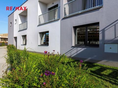 Prodej bytu 1+kk, Praha - Uhříněves, Douchova, 34 m2