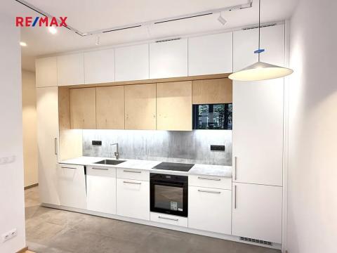 Pronájem bytu 2+kk, Praha - Vysočany, Špitálská, 55 m2