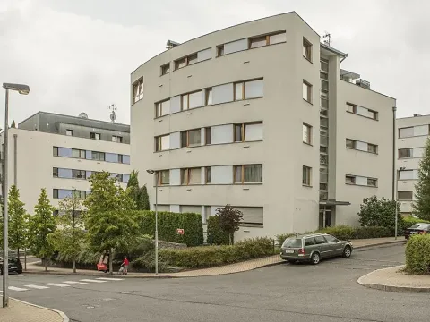 Pronájem garážového stání, Praha - Vokovice, Skotská, 15 m2