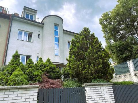 Prodej rodinného domu, Praha - Břevnov, Hošťálkova, 300 m2
