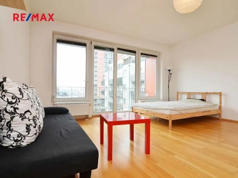 Pronájem bytu 1+kk, Praha - Strašnice, Názovská, 41 m2