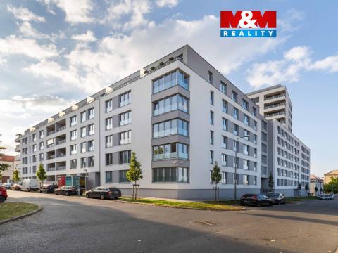 Pronájem garážového stání, Plzeň - Jižní Předměstí, Stehlíkova, 12 m2