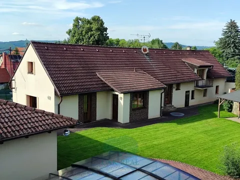 Prodej rodinného domu, Lešany, 272 m2