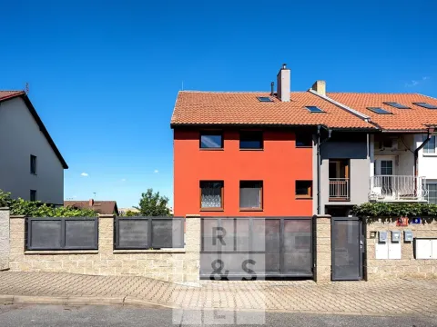 Prodej vícegeneračního domu, Praha - Štěrboholy, Pod areálem, 333 m2