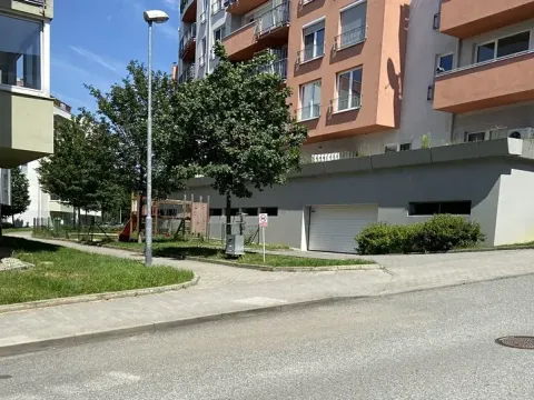 Prodej garážového stání, Brno, Říčanská, 12 m2