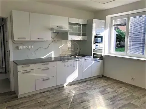 Pronájem bytu 2+kk, Karlovy Vary, Lipová, 50 m2