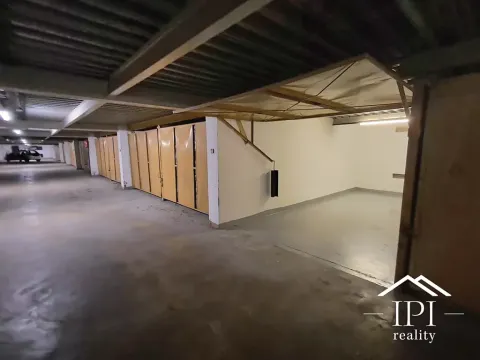 Pronájem garáže, Praha - Kobylisy, Čumpelíkova, 17 m2