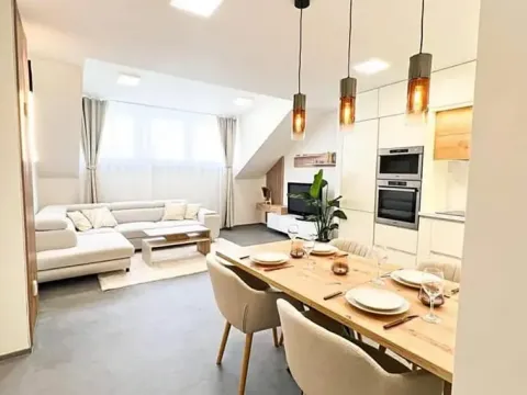 Pronájem bytu 2+kk, Praha - Smíchov, Arbesovo náměstí, 74 m2