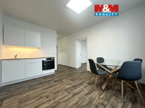 Pronájem bytu 1+1, Kadaň, Obránců míru, 39 m2