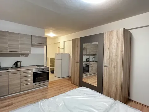 Pronájem bytu 1+kk, Praha - Radotín, Vrážská, 25 m2