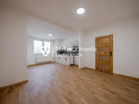 Pronájem bytu 1+kk, Dolní Kounice, Masarykovo náměstí, 35 m2