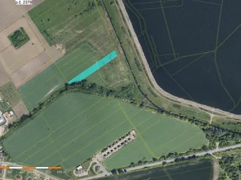 Prodej podílu pole, Milovice, 1324 m2