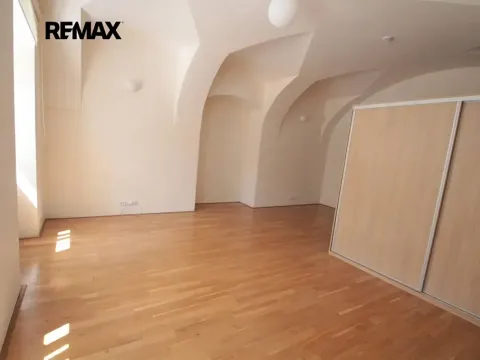 Pronájem bytu 1+1, Kolín, Karlovo náměstí, 44 m2