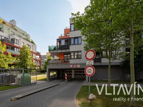 Pronájem garážového stání, Praha - Stodůlky, Laurinova, 18 m2