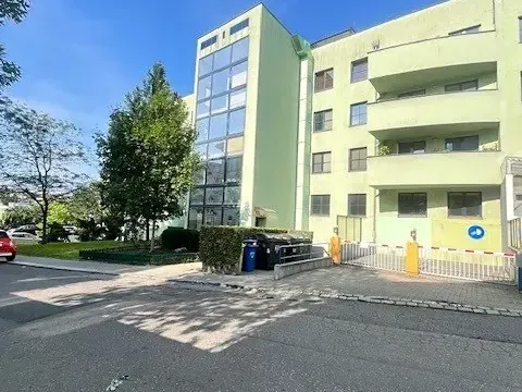 Pronájem garážového stání, Praha - Břevnov, 8. listopadu, 14 m2