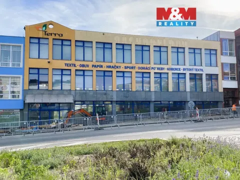 Prodej obchodního prostoru, Žďár nad Sázavou, nám. Republiky, 500 m2
