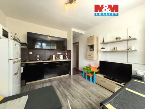 Pronájem bytu 2+kk, Hradec Králové, Hrubínova, 36 m2