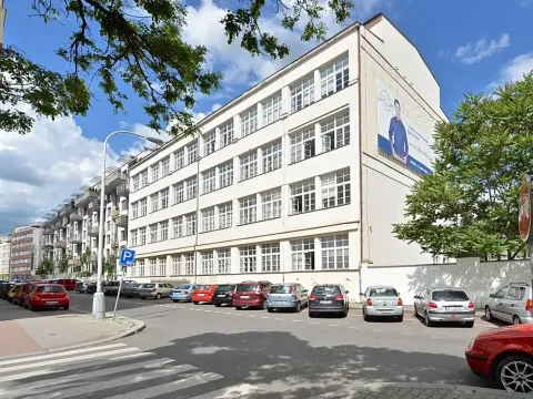 Pronájem kanceláře, Praha - Libeň, U libeňského pivovaru, 384 m2