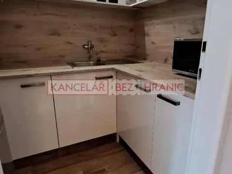 Pronájem pokoje, Zlín, Osvoboditelů, 80 m2