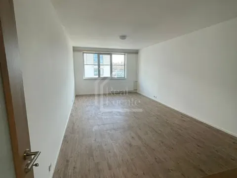 Pronájem bytu 1+kk, Praha - Vršovice, Pod soutratím, 37 m2
