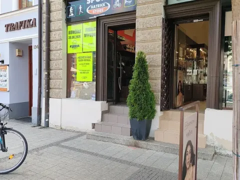 Pronájem obchodního prostoru, Uherský Brod, Masarykovo nám., 30 m2