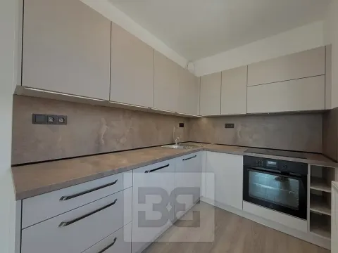 Pronájem bytu 2+kk, Pardubice, U Sportovní školy, 59 m2