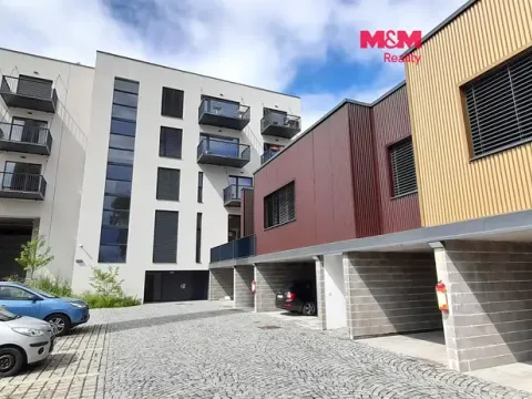 Pronájem atypického bytu, Hradec Králové - Kukleny, Pražská třída, 30 m2