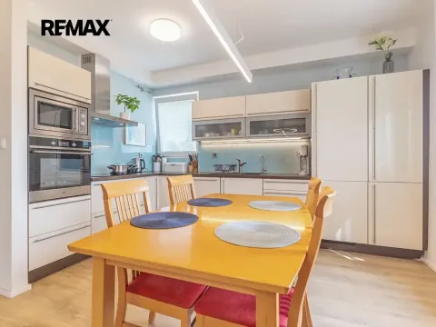 Prodej bytu 4+kk, Praha - Horní Počernice, V javorech, 93 m2