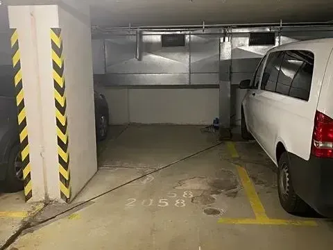 Pronájem garážového stání, Praha - Stodůlky, Petržílkova, 23 m2