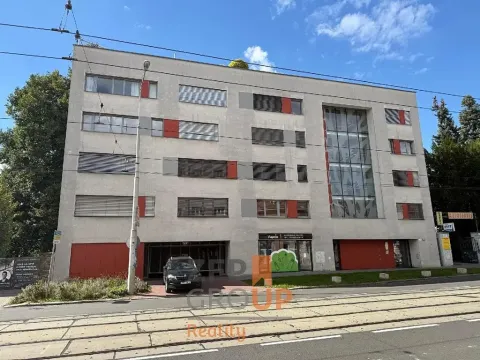 Pronájem garážového stání, Brno, Palackého třída, 13 m2