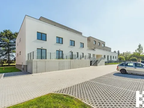 Prodej garážového stání, Praha - Satalice, 14 m2